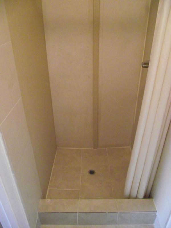 King Room with Private Bathroom - Smoking image 3