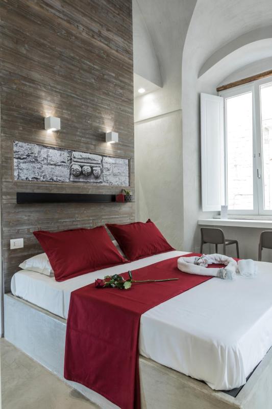 Superior Double Room with Balcony image 2