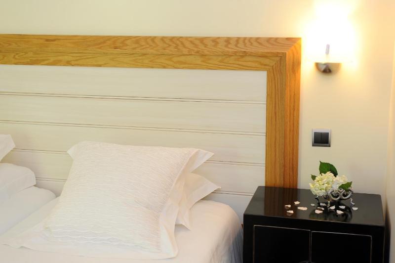 Double Room image 3