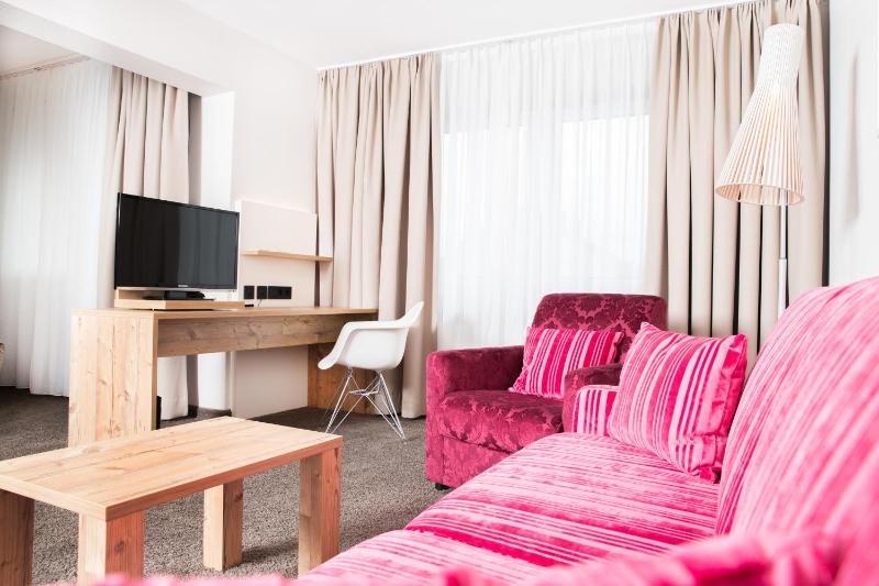 Deluxe Double Room image 1