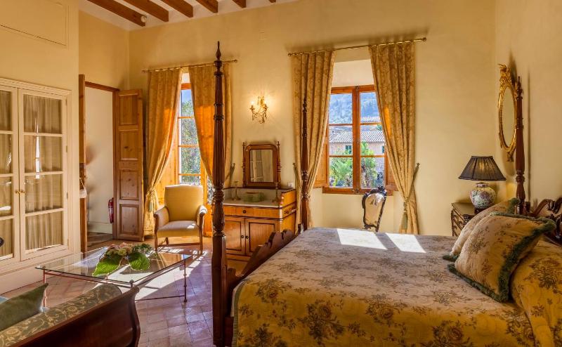 Junior Suite with Mountain View image 2