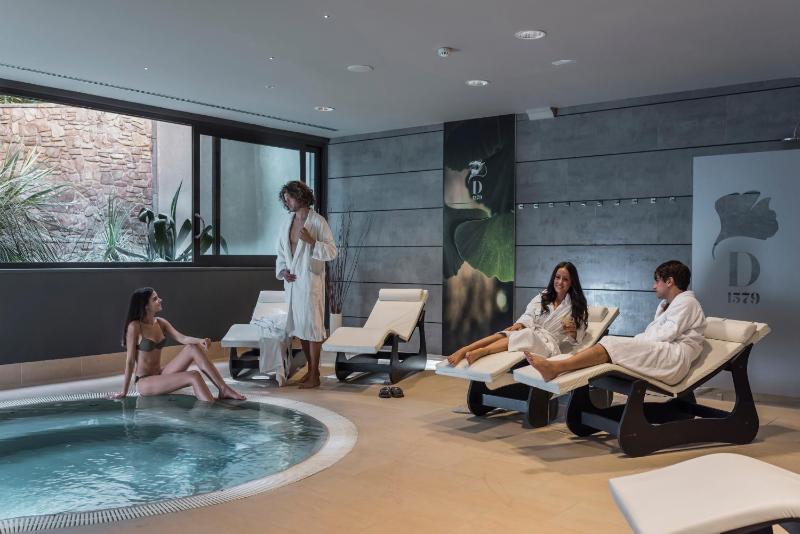 Deluxe Double Room with Spa Package image 3