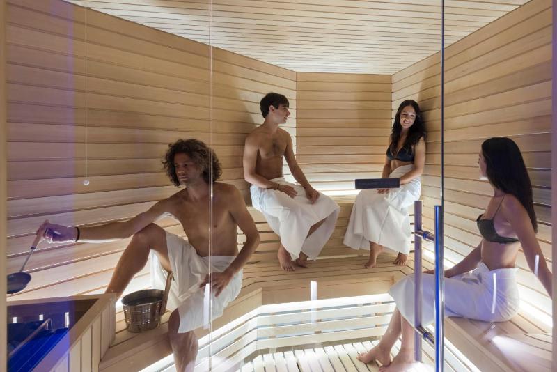 Deluxe Double Room with Spa Package image 4