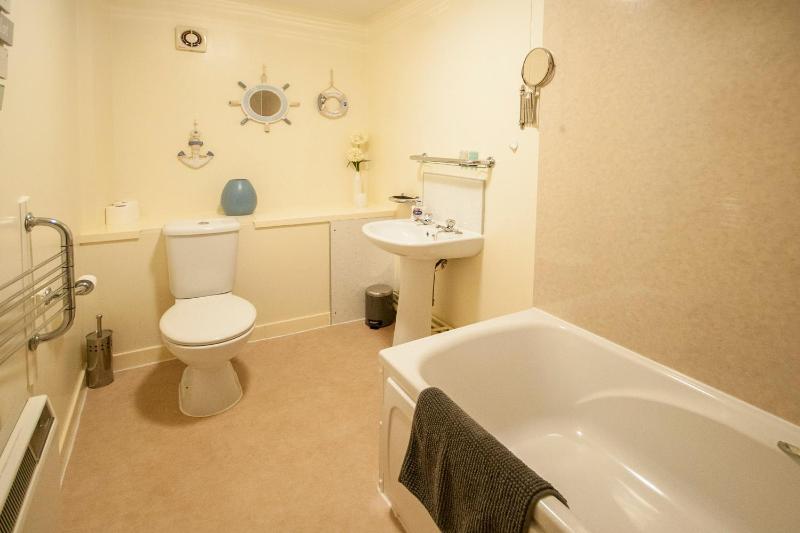 One-Bedroom Apartment image 2