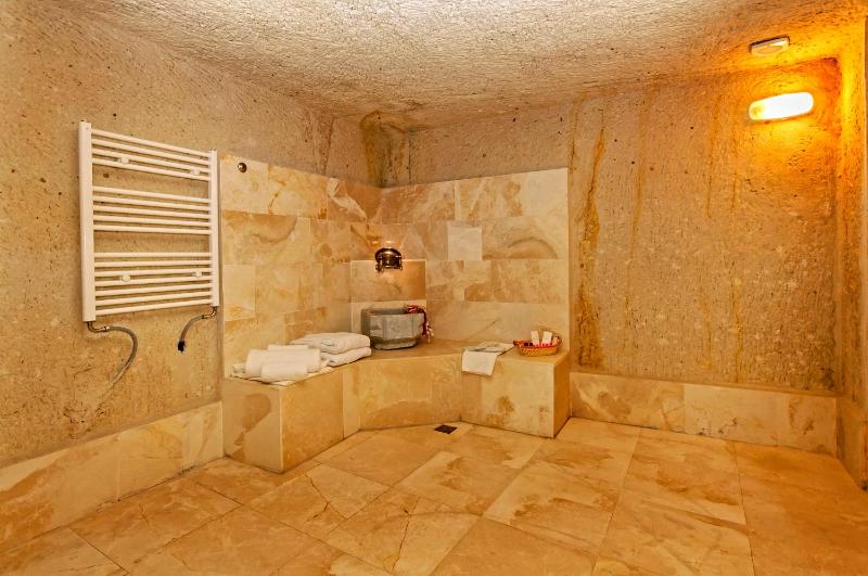 Deluxe Double Room with Balcony image 1