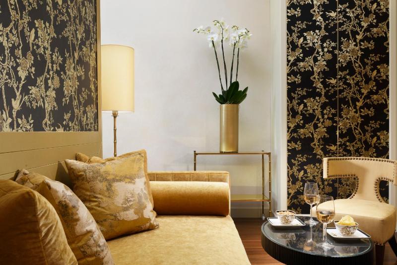 Luxury Suite image 3