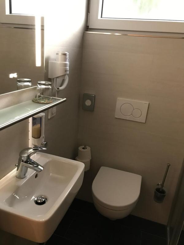 Standard Single Room image 3