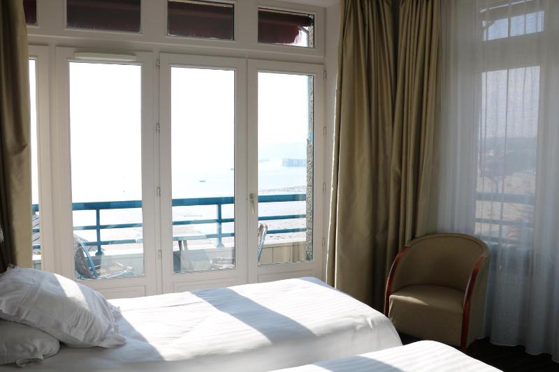 Deluxe Double Room with Balcony and Sea View PMR image 2