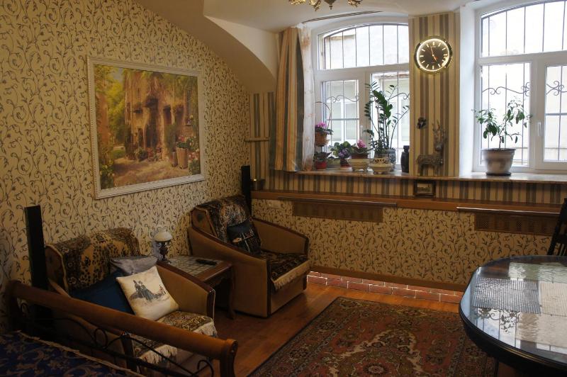 Economy Triple Room image 3