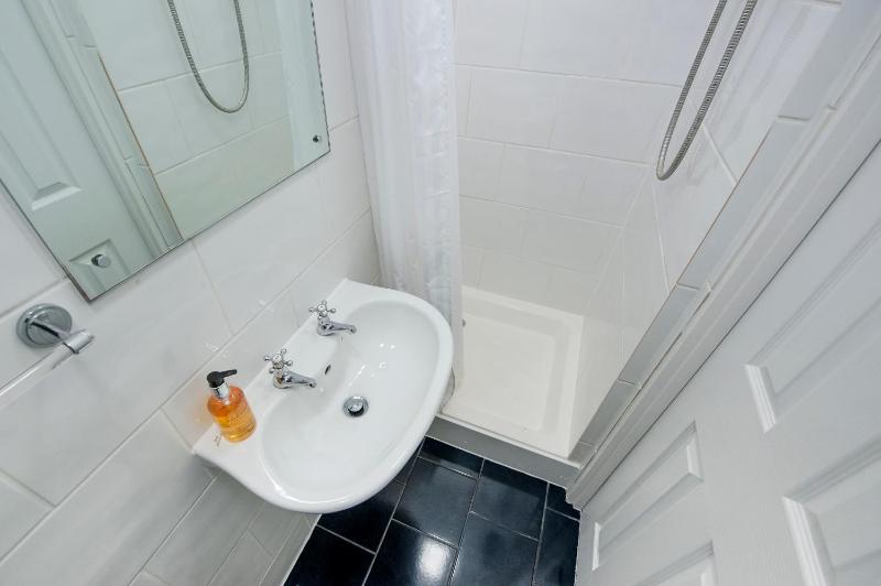 Double Room image 3