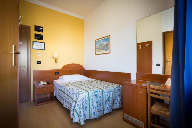 Single Room with Partial Sea View image 1