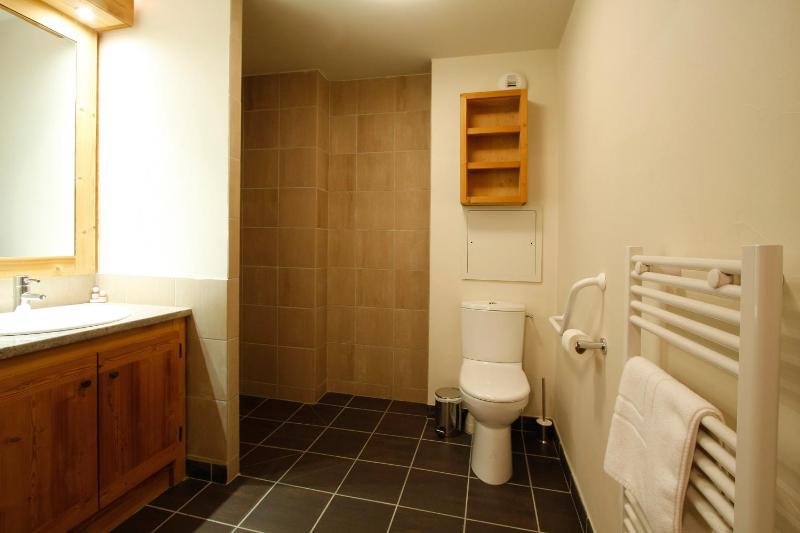Three-Bedroom Apartment (6 Adults) image 2