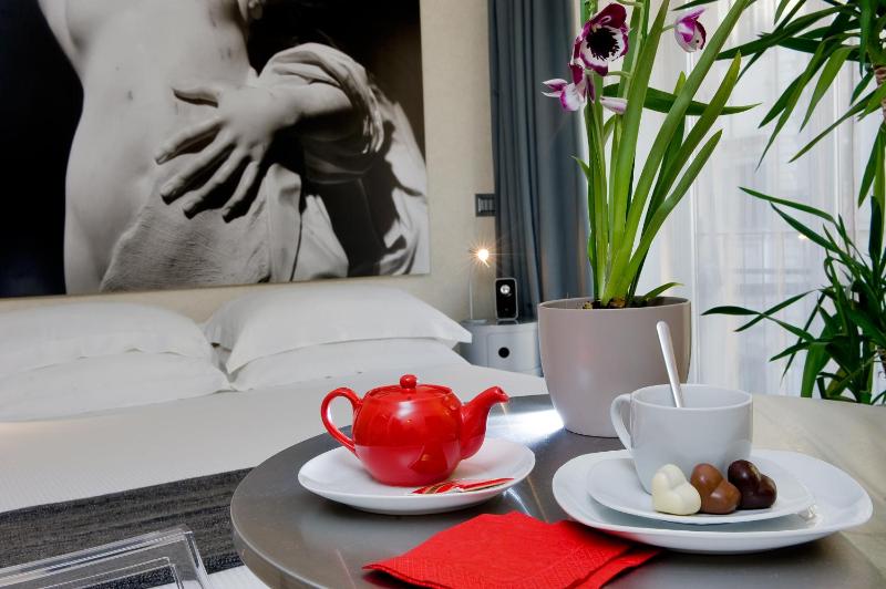 Deluxe Double Room with City View image 1