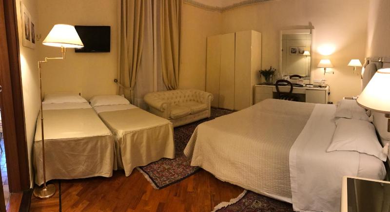 Economy Quadruple Room image 3