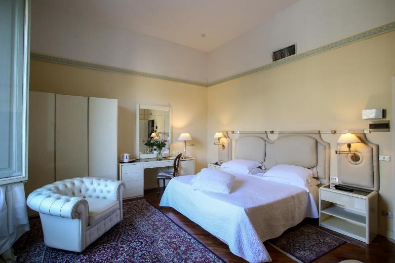 Double Room with Extra Bed image 4