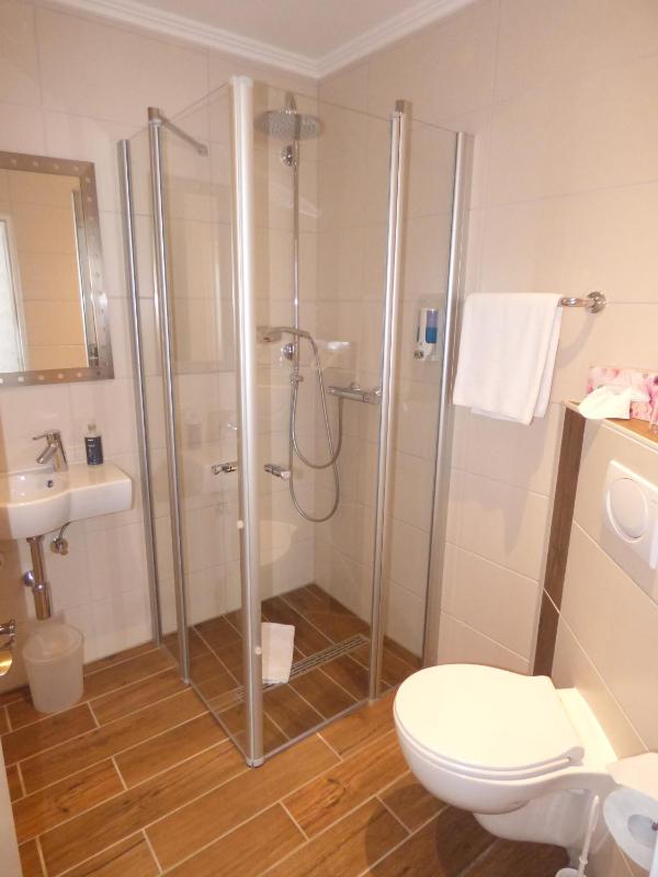 Double Room image 3
