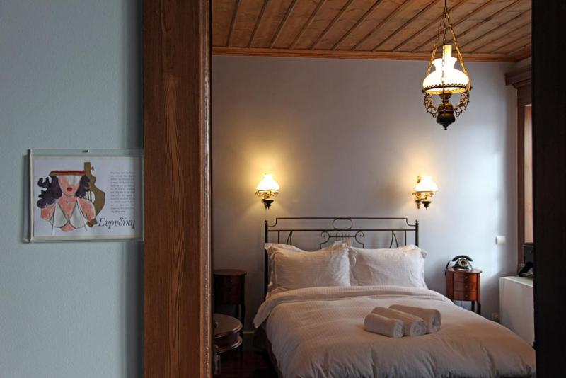 Double Room with Fireplace image 4