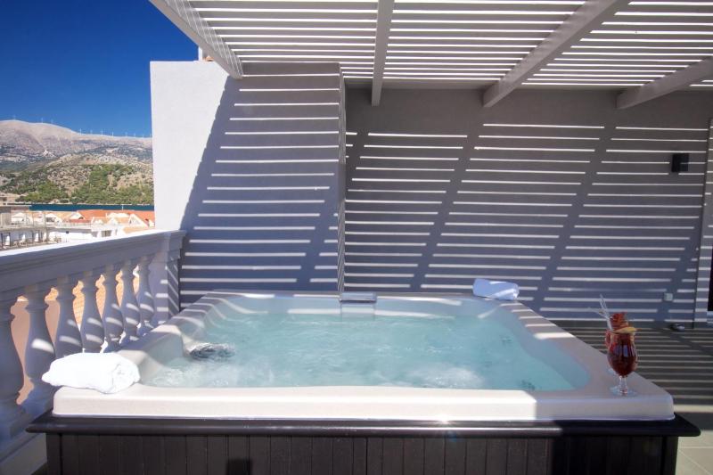 Aenos Hotel - image 5