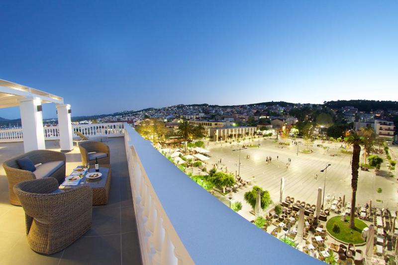 Master Suite with Outdoor Hot Tub and Panoramic Sea View image 3