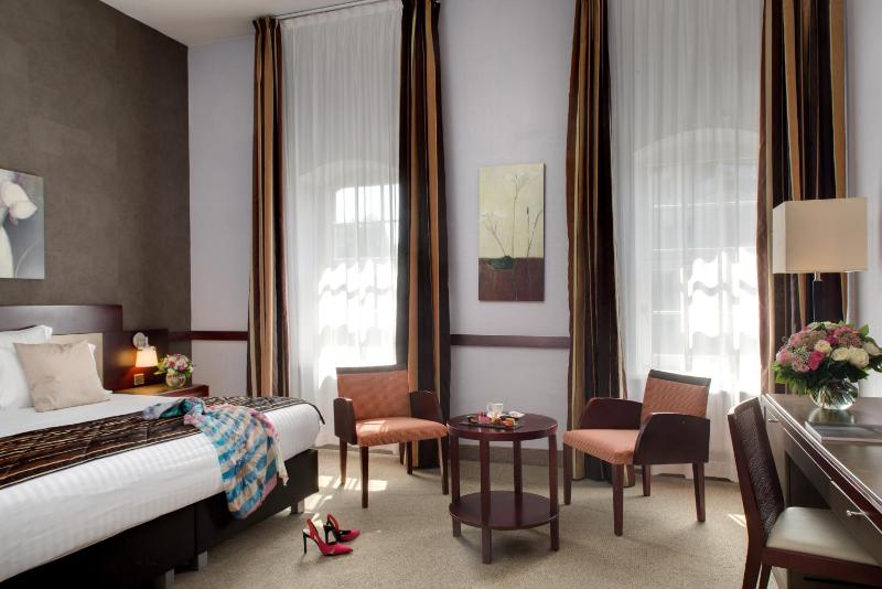 Superior Double Room image 1