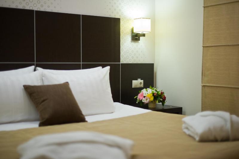 Deluxe Double Room image 2