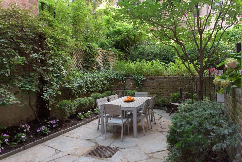 Beautiful 3/B 3/B Apartment with Private Garden 30Days Min image 3
