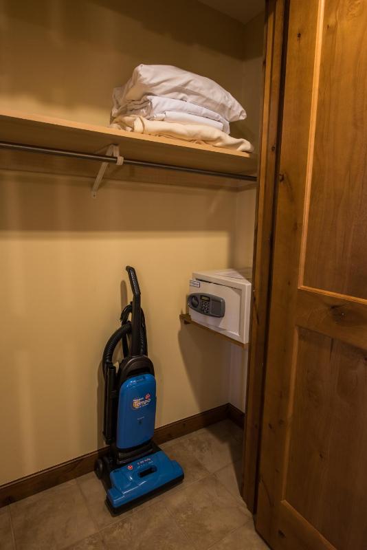 Two-Bedroom Suite image 3