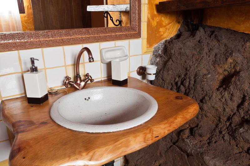 Double Room with Spa Bath image 2