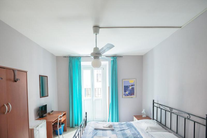 Quadruple Room with Shared Bathroom image 4