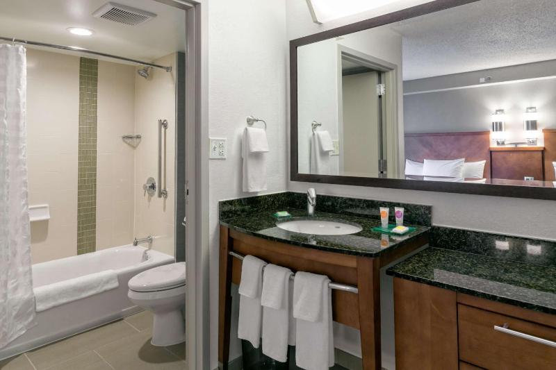 Double Room with Two Double Beds and Sofa Bed image 2