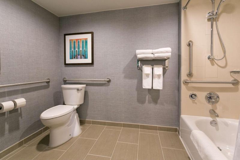 King Room with Accessible Tub - Disability Access image 2