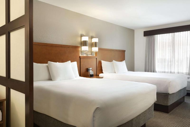 Hyatt Place Pdx Arpt Cascade Station - image 13