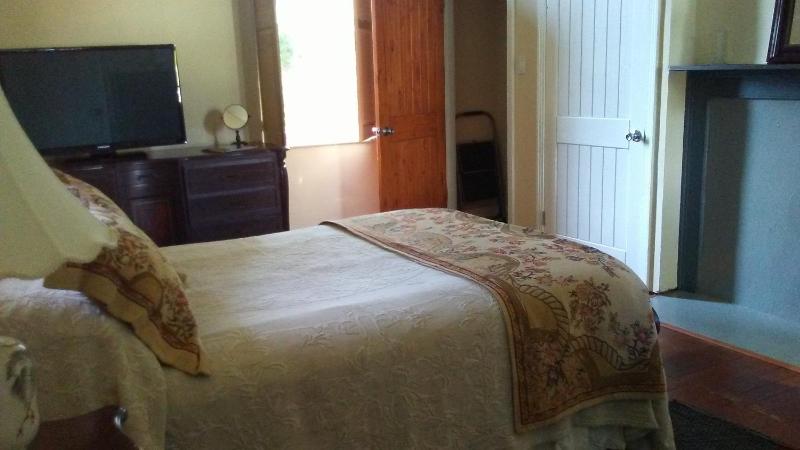 Queen Room with Balcony image 2