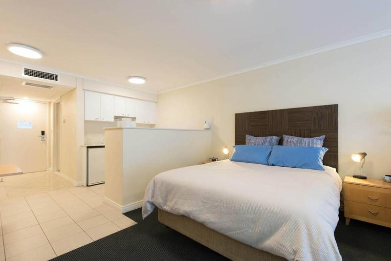 Grande Esplanade Studio - New bathroom - image 15