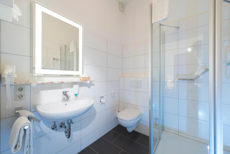 Atlantic Hotel Garni - image 11