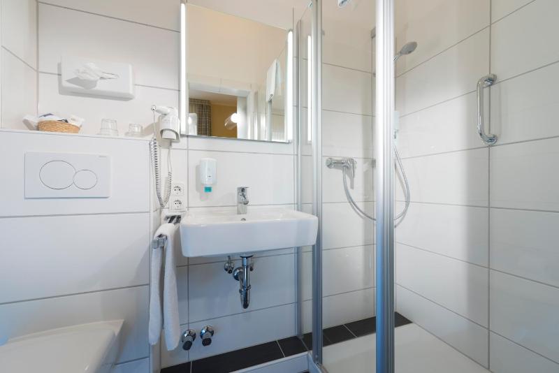 Atlantic Hotel Garni - image 12