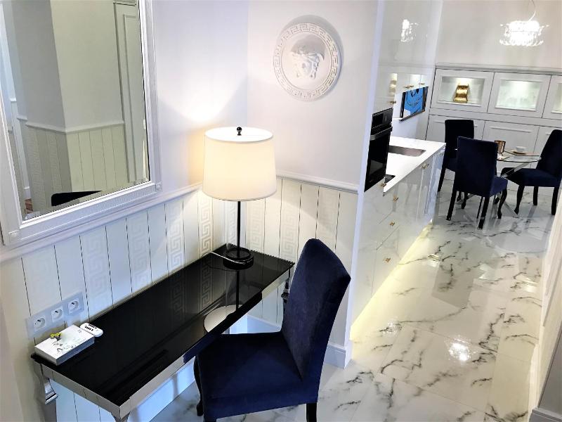  Luxury Two-Bedroom Suite with Old Town View image 1