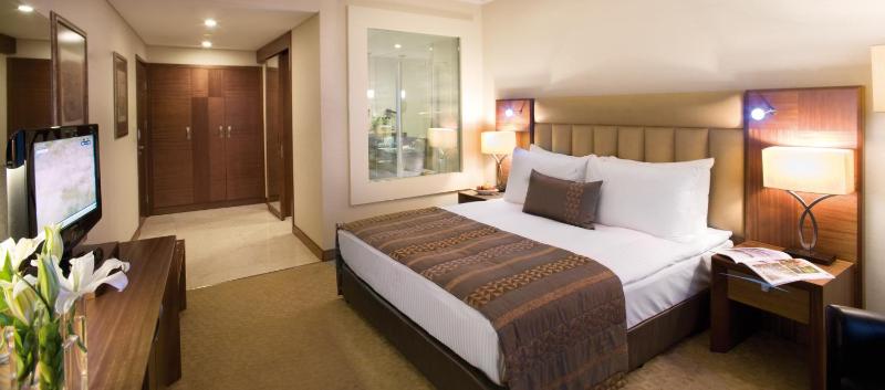 Superior King Room image 3