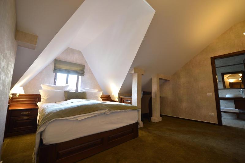 Standard Double Room - Attic image 4