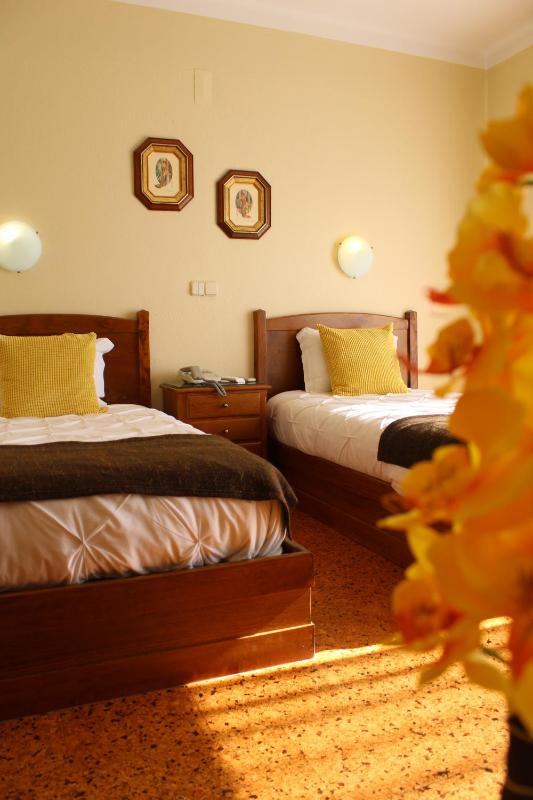 Twin Room image 3