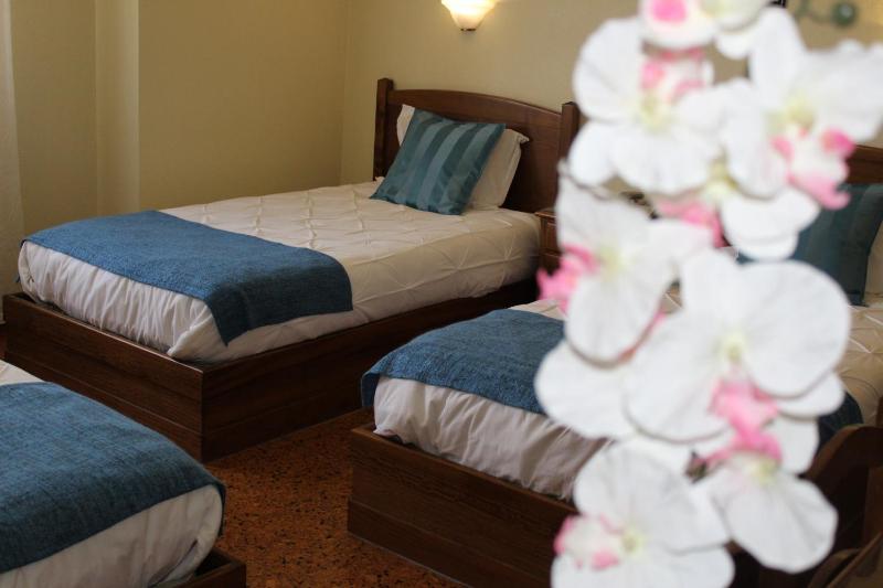 Triple Room with Bath image 4