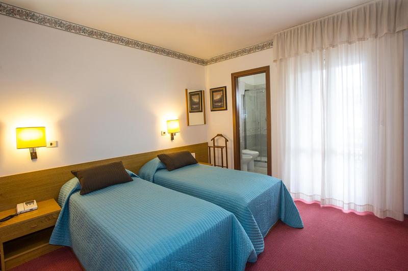 Twin Room image 1