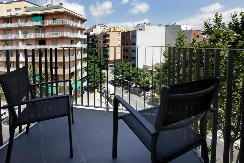 One-Bedroom Apartment image 3