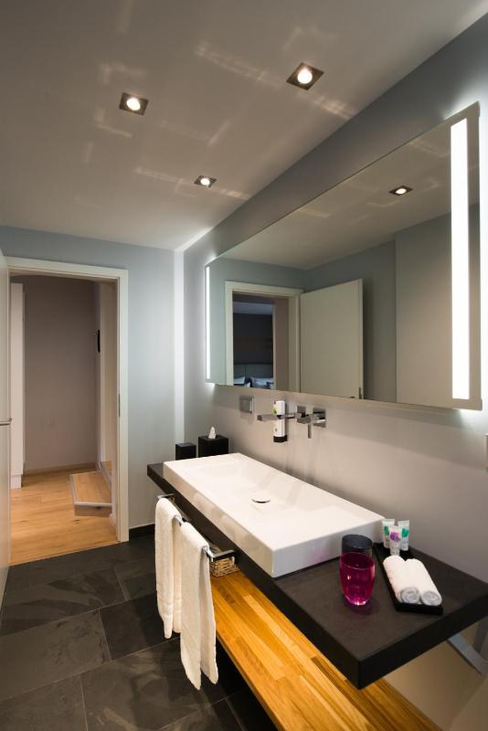 Standard Double Room image 3