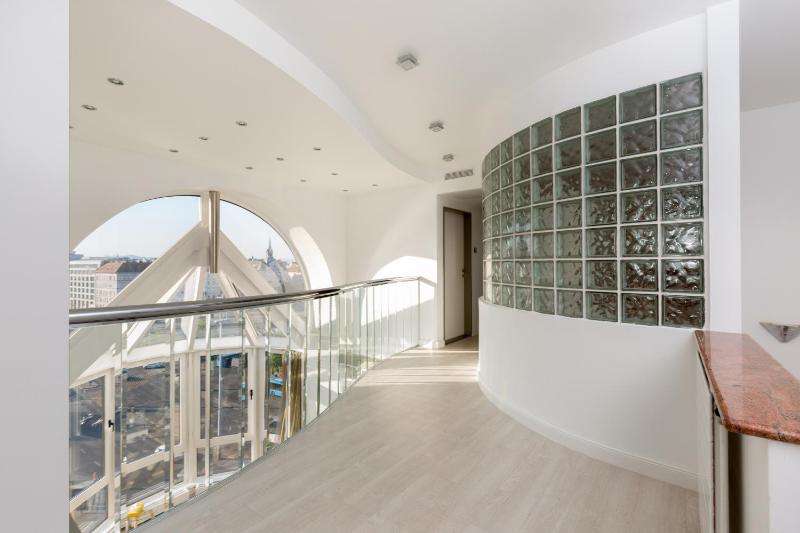 Panorama Dream Home w 3BDR AC Garage - image 12