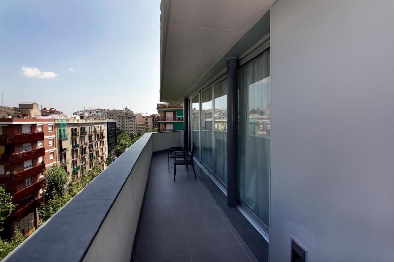 Deluxe Two-Bedroom Apartment with Balcony image 3