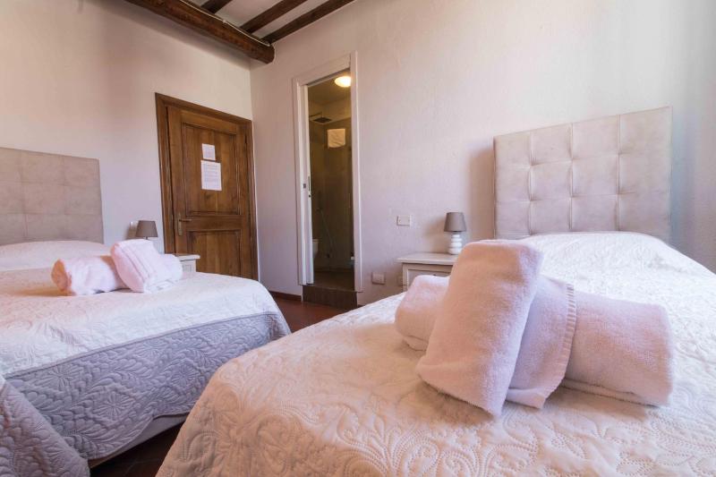 Five-Bedroom House with Terrace image 4