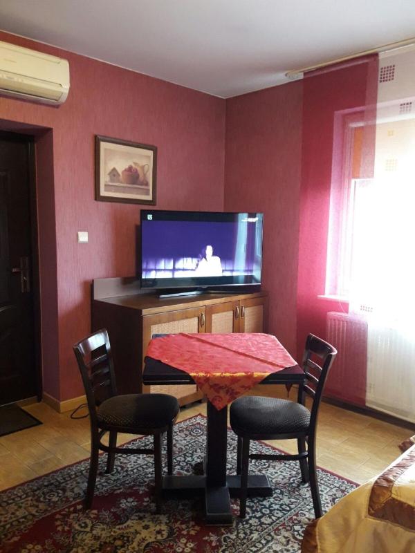 Twin Room image 4