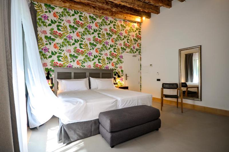 Superior Double or Twin Room image 3