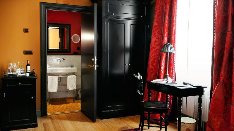 Small Premium Double Room image 1